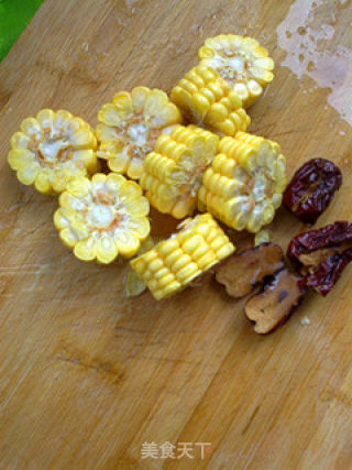 Nourishing Yin and Moisturizing Dryness-stewed Chicken Drumsticks with Corn and Mushroom recipe