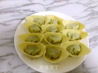 Wontons with Oil Residue and Green Vegetables recipe