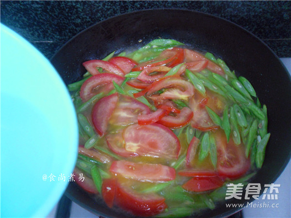 Tomato and String Bean Noodles recipe