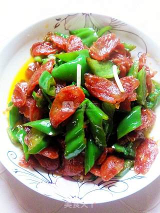 Stir-fried Sausage with Green Peppers recipe