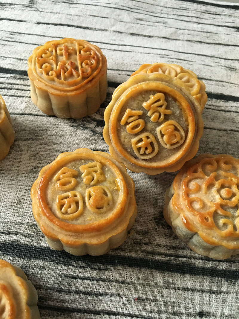 Cantonese-style Moon Cake with Red Bean and Egg Yolk Filling recipe