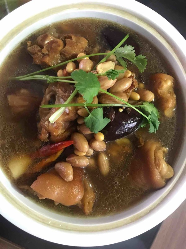 Pork Trotter with Peanuts recipe