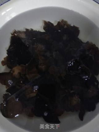 Stir-fried Bell Pepper with Cabbage Fungus recipe