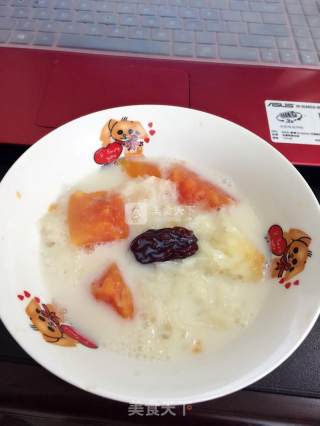 Tremella, Papaya, Red Dates and Milk Dessert recipe