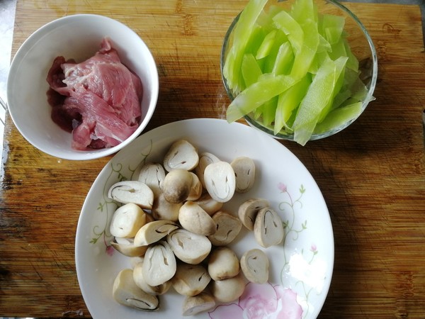 Stir-fried Pork with Straw Mushroom and Lettuce recipe