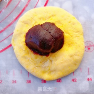 Little Yellow Man Bean Paste Bun recipe