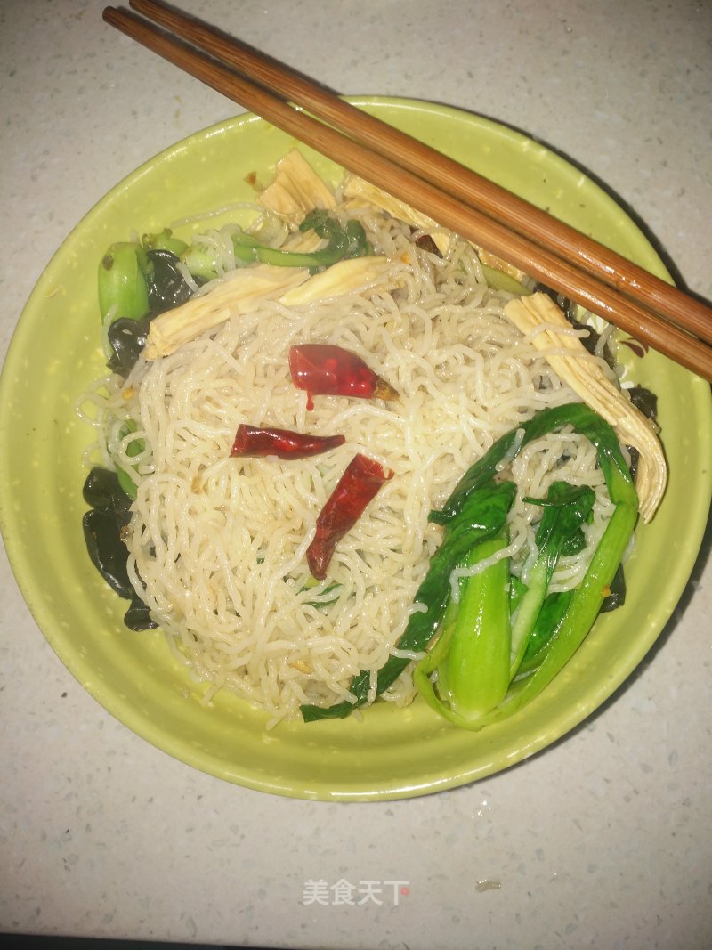 Stir-fried Rice Noodles with Fungus and Vegetables recipe