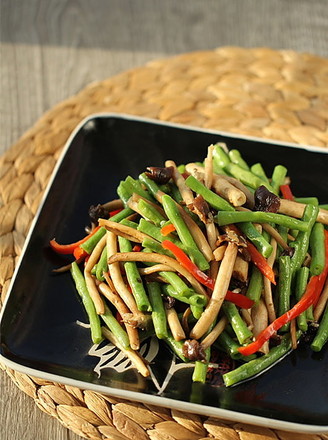 Stir-fried Beans with Tea Tree Mushroom recipe