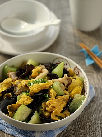 Scrambled Eggs with Loofah and Mushrooms recipe