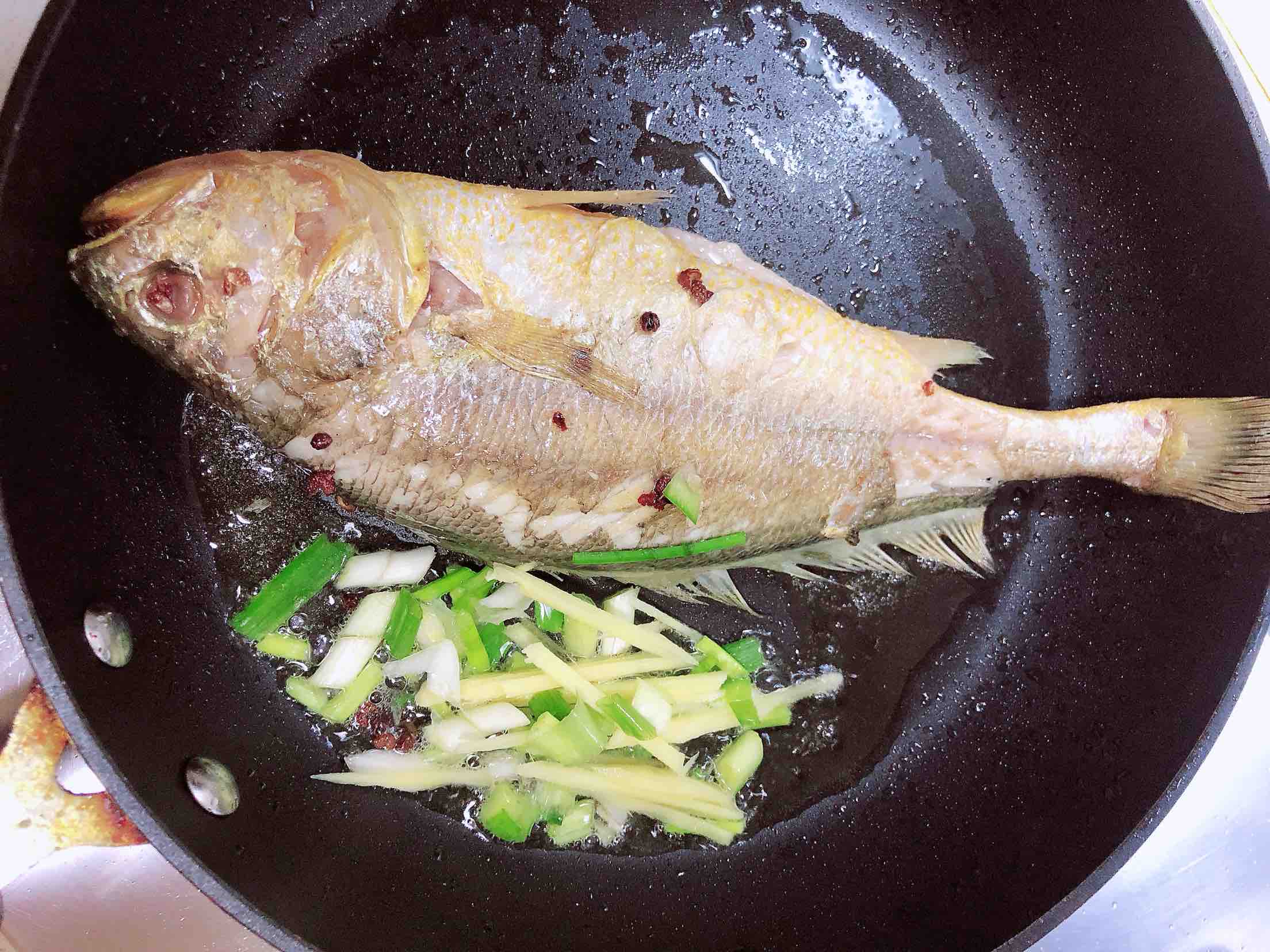 Braised Yellow Croaker in Sauce recipe