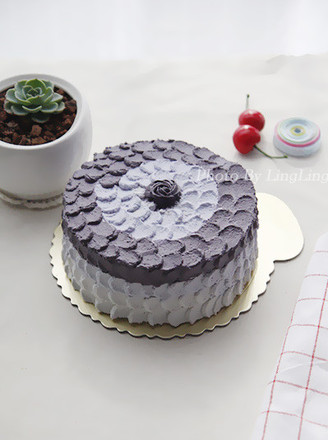 Gradient Cream Decorating Birthday Cake recipe