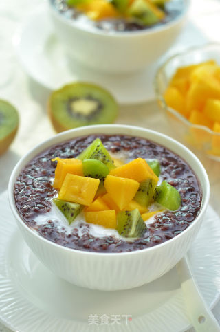 A Gorgeous Way to Eat Breakfast Porridge --- Coconut Fragrant Black Rice Fruit Porridge recipe