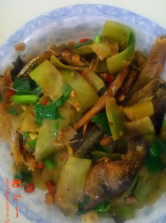 Stir-fried Cured Fish with Lettuce