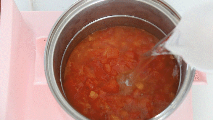 Tomato and Egg Soup + Pan-fried Pork Bun + Fried Sausage recipe