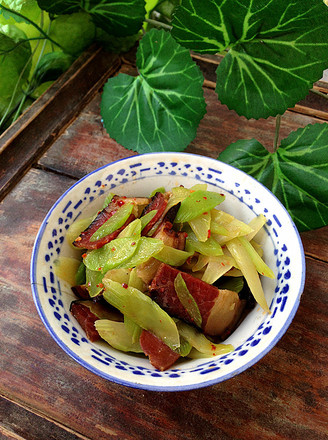Stir-fried Bacon with Lettuce recipe