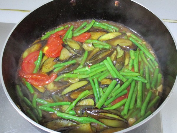 Stir-fried Cowpea with Eggplant and Tomato recipe