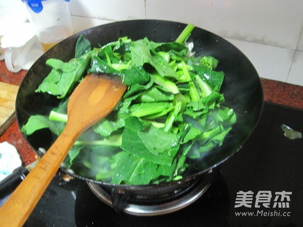Stir-fried Kale with Spicy Sausage recipe