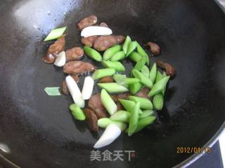 Stir-fried Fungus with Sausage recipe