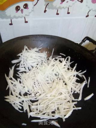 Stir-fried Sausage with Shredded Radish recipe