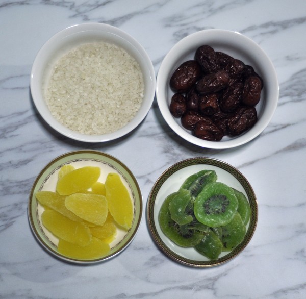 Nutritious Porridge with Red Dates and Preserved Fruits recipe