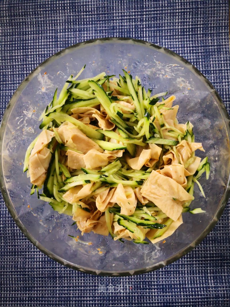 Sweet and Sour Delicacies-cold Oily Tofu Skin Cucumber recipe