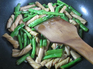 Stir-fried Bean Tendons with Plum Beans recipe