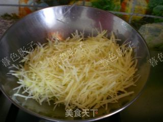 Stir-fried Potato Shreds with Leeks recipe