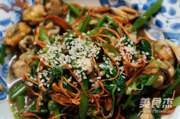 Salad with Mussels and Spinach recipe