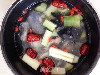 [black-bone Chicken and Radish Soup]---the Black-bone Chicken that is Good for Women Has A Different Taste recipe