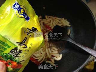 Pasta Strikes-hollow Noodles with Squid in Fish Sauce recipe