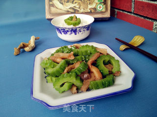 Stir-fried Bitter Gourd with White Mushroom recipe