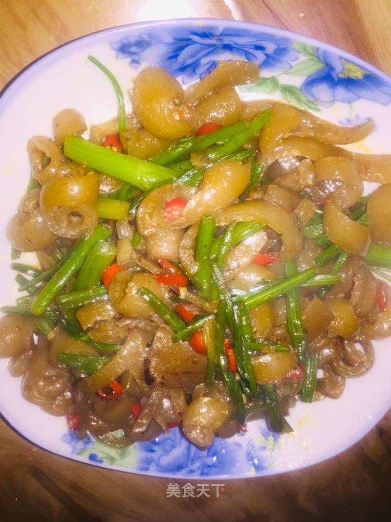 Celery Stir-fried Pork Skin recipe