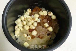 Peach Gum, Tremella and Pineapple Sweet Soup recipe