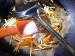 Stir-fried Leek Sprouts with Carrots recipe