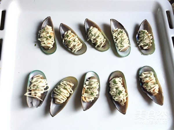 Baked Mussels with Wasabi Cheese recipe