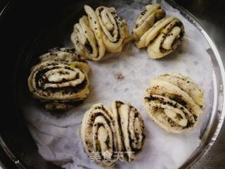 Black Sesame Flower Roll recipe