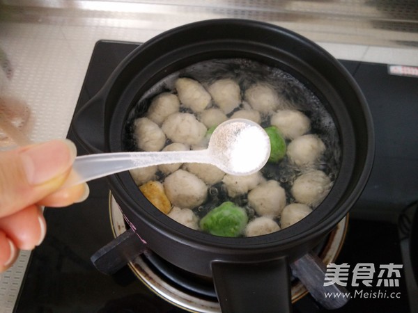 Seaweed Meatball Soup recipe