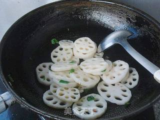 【home-style Stir-fry----onion and Lotus Root Slices】 recipe