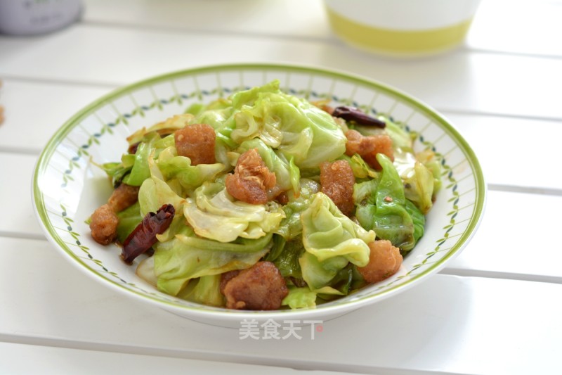 Stir-fried Cabbage with Oil Residue recipe