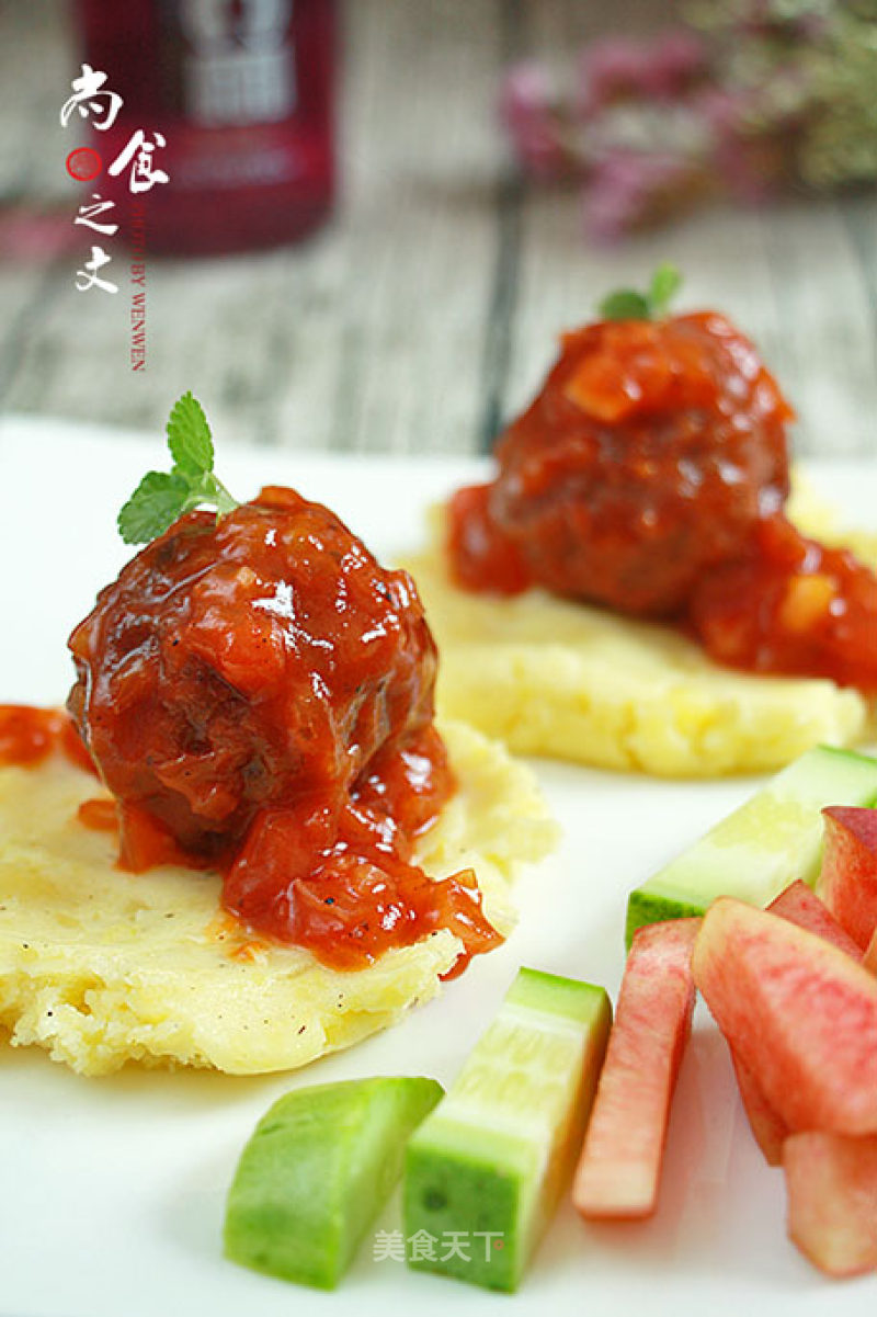 Meatballs in Tomato Sauce with Potato Salad recipe