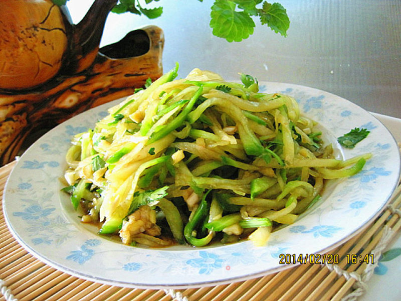 Shredded Radish with Garlic Salad recipe