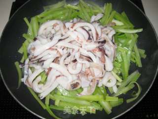 Fried Squid with Celery recipe