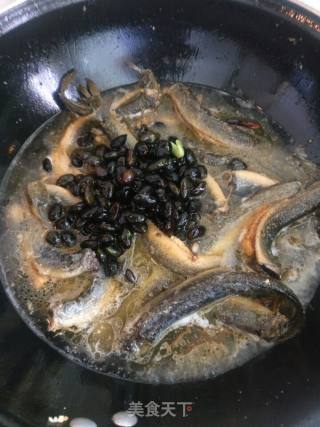 Loach Stewed with Black Beans recipe