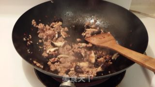 Stir-fried Pork with Sour Cabbage and Mushrooms recipe