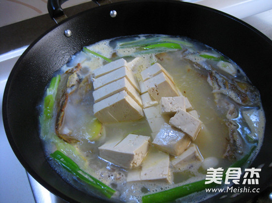 Small Yellow Croaker Tofu Soup recipe