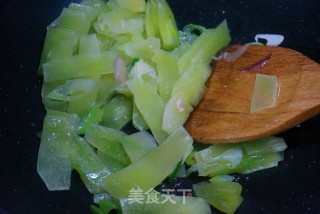 Stir-fried Chicken with Lettuce recipe