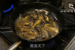 Braised Chicken with Black Tiger Palm Mushroom recipe