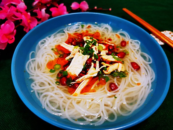 Spicy Chicken Soup with Rice Noodles recipe