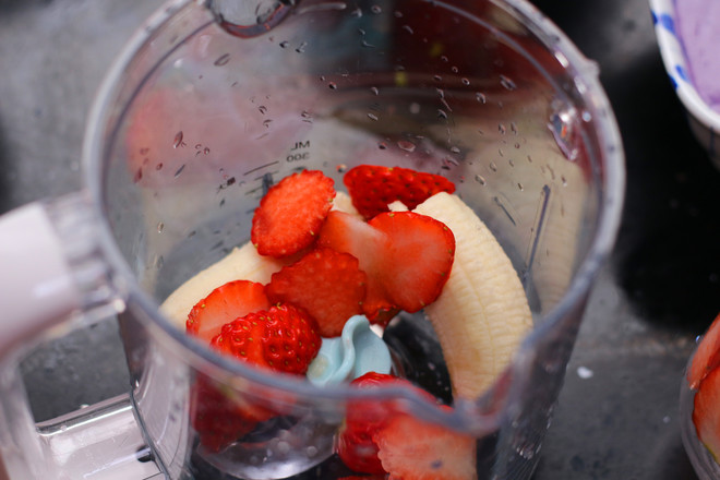 Banana Strawberry Milkshake recipe