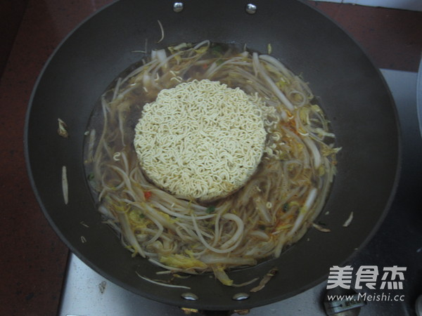 Stir-fried Instant Noodles recipe